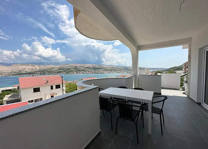 Melissa アパート パグ